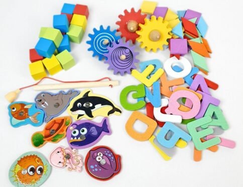 صندوق الأنشطة الخشبي | Wooden Montessori Activity Box