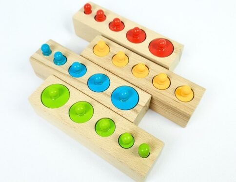 اسطوانات مونتيسوري ملونة | Montessori Knobbed Cylinders