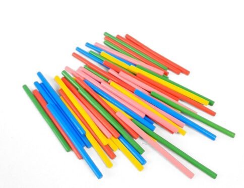 اعواد العد الخشبية الملونة – 8 سم | Wooden Counting Sticks